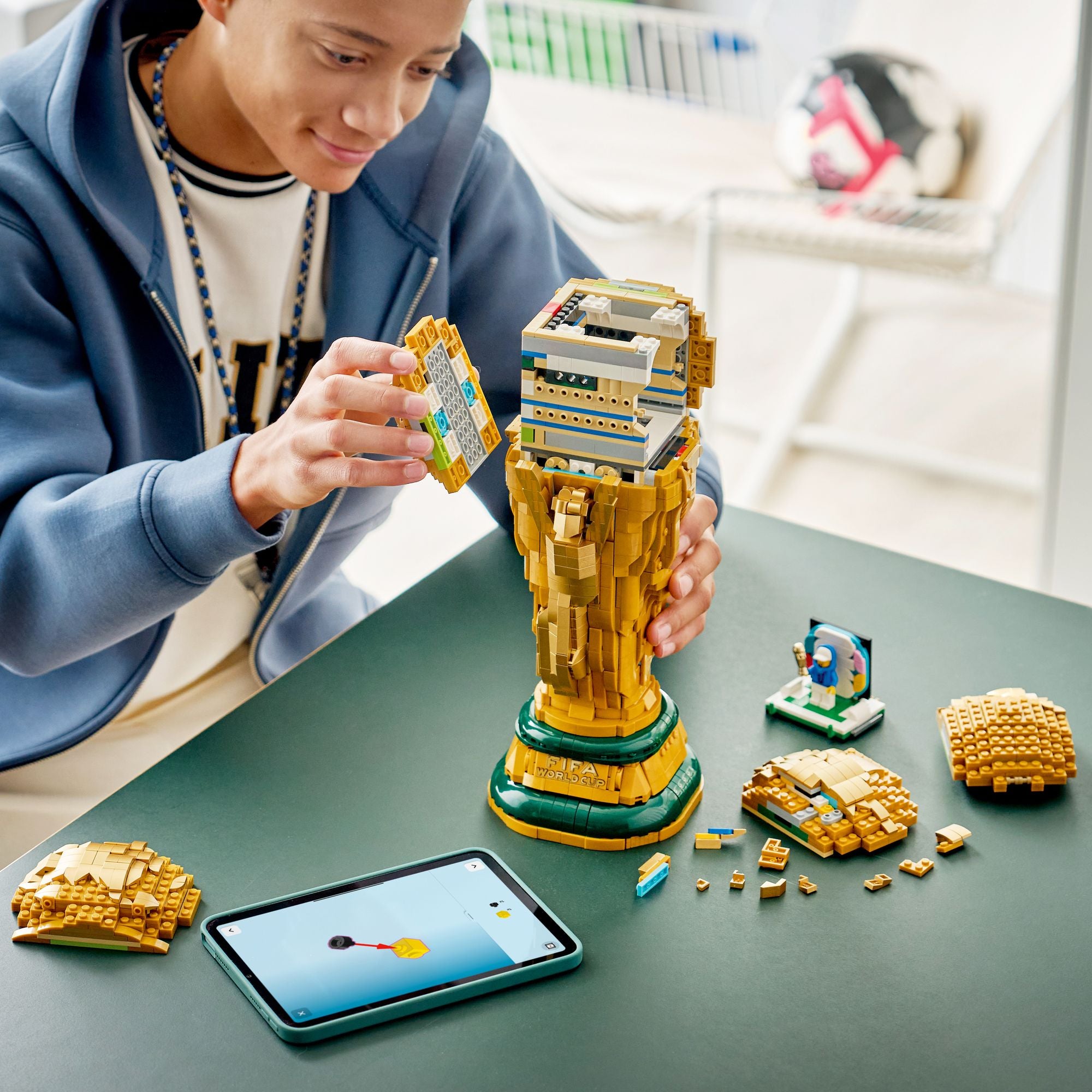 LEGO Editions Sports FIFA World Cup™ Official Trophy 43020