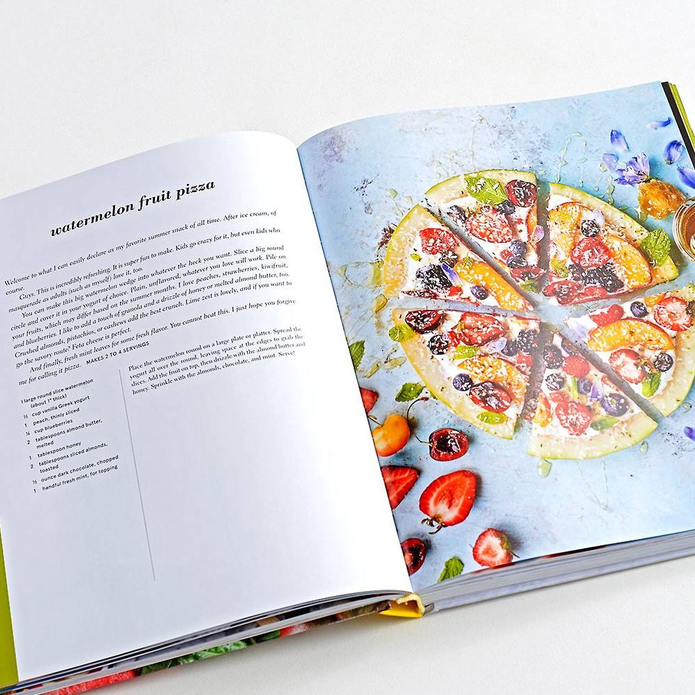The Pretty Dish: More than 150 Everyday Recipes and 50 Beauty DIYs to Nourish Your Body Inside and Out: A Cookbook