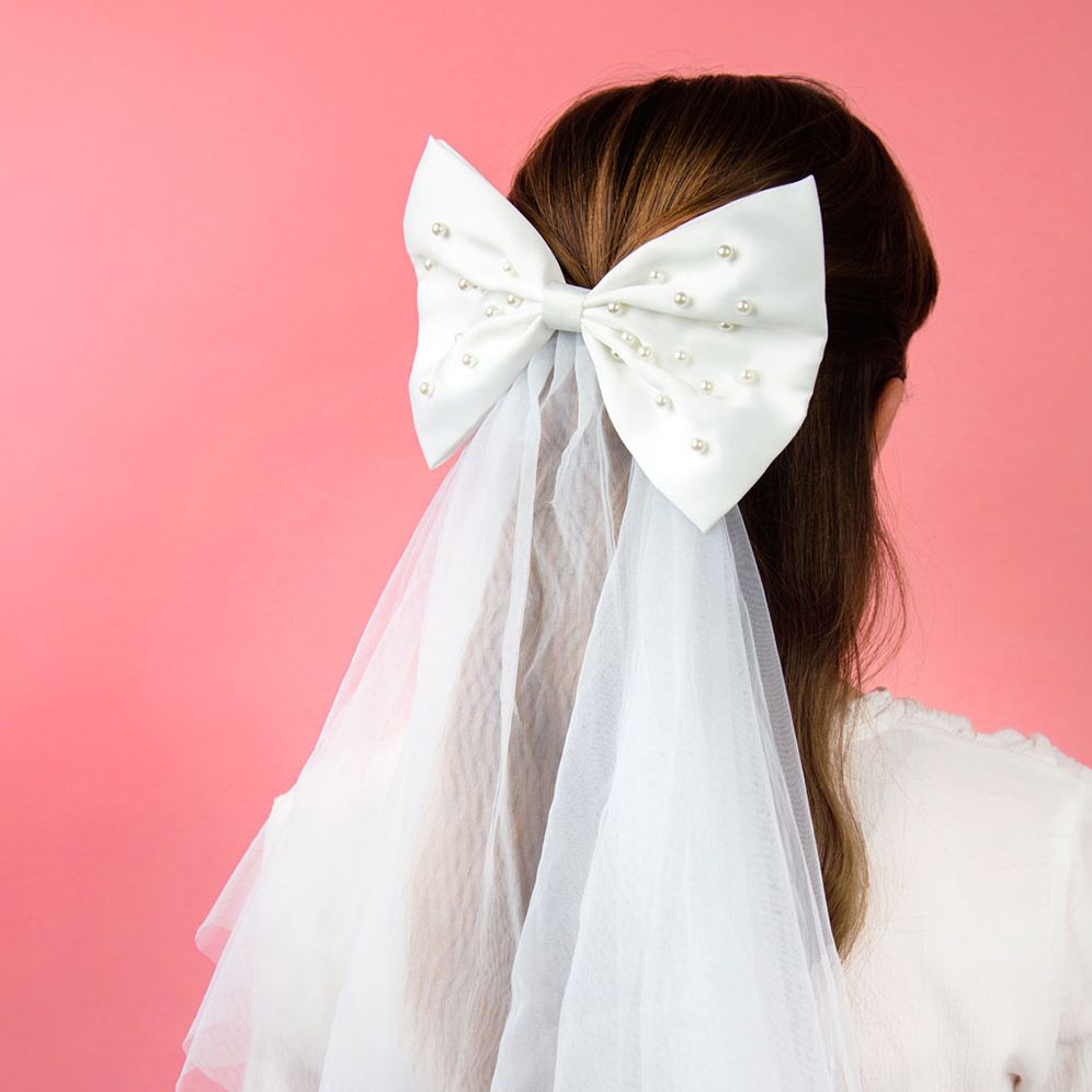 Bride to Be White Pearl Bow and Veil