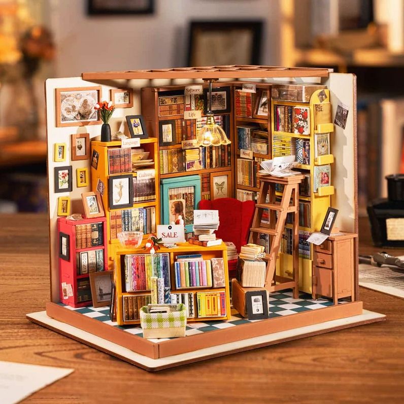 DIY Miniature House Sam¿s Study