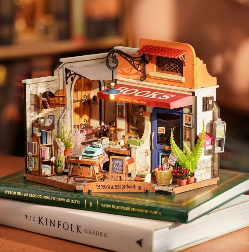 DIY Miniature House Corner Bookstore