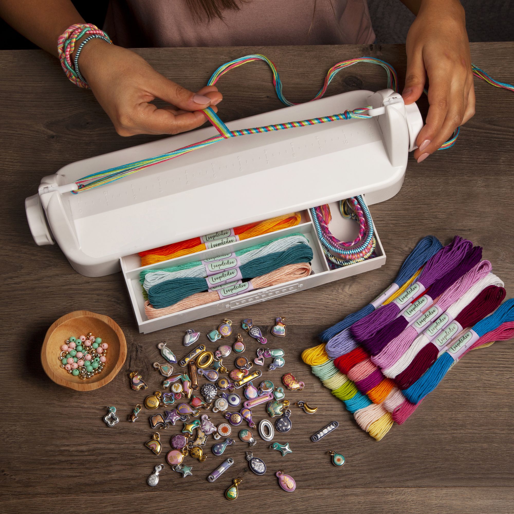 HBD BRACELET & 星刺繍ローブセット Loopdedoo Spinning Loom Deluxe Kit | Paper Source