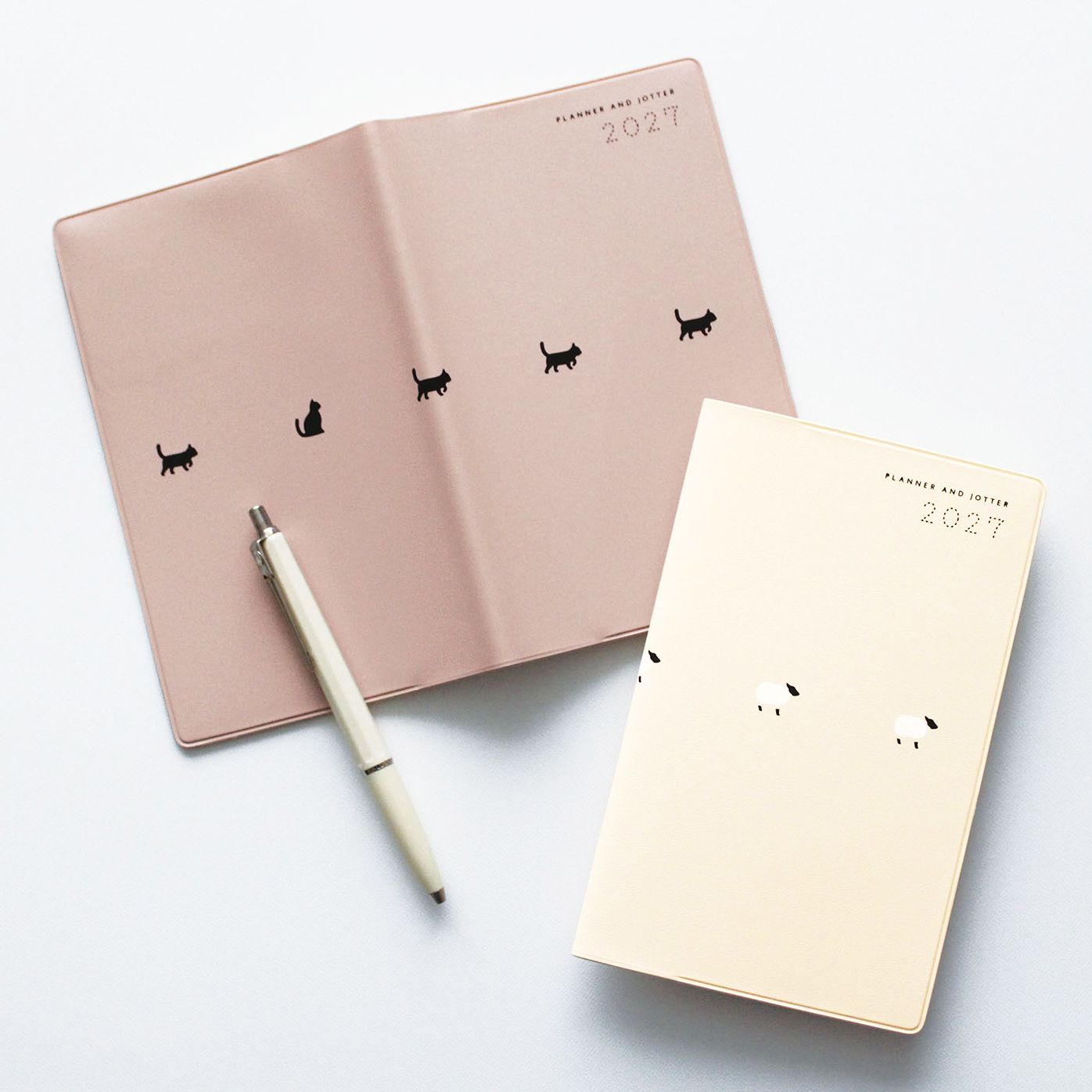 2027 Matoka Compact Monthly Diary Viisi Cat
