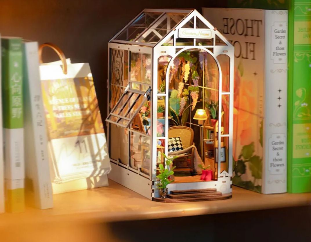 DIY Book Nook of Garden House