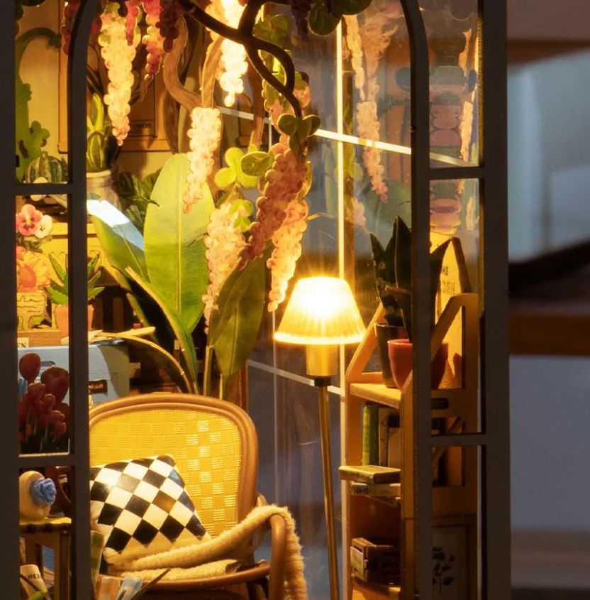 DIY Book Nook of Garden House