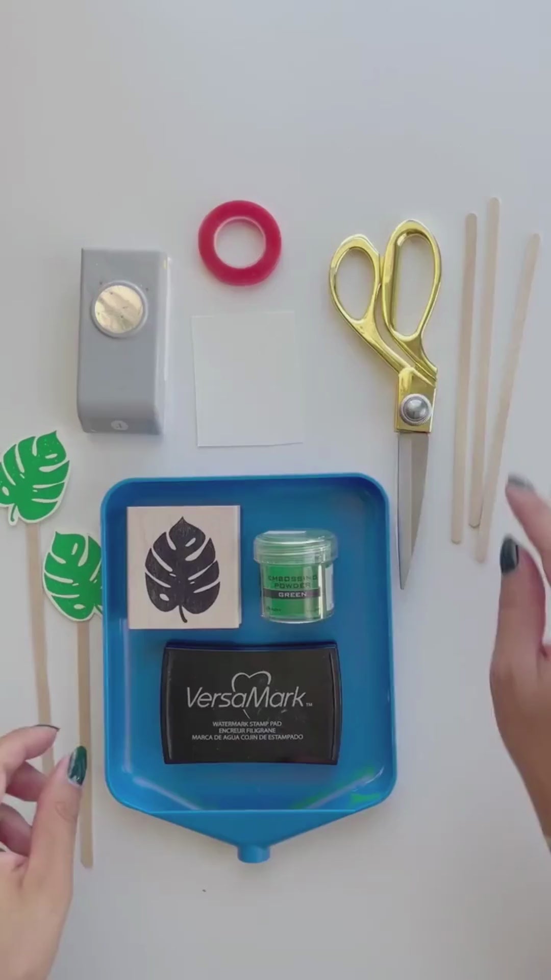 Video displaying how to create a DIY cocktail stirrer with embossing powder.