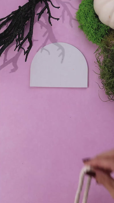 Video detailing how to create the DIY macrame ghost kit by lulu__make.